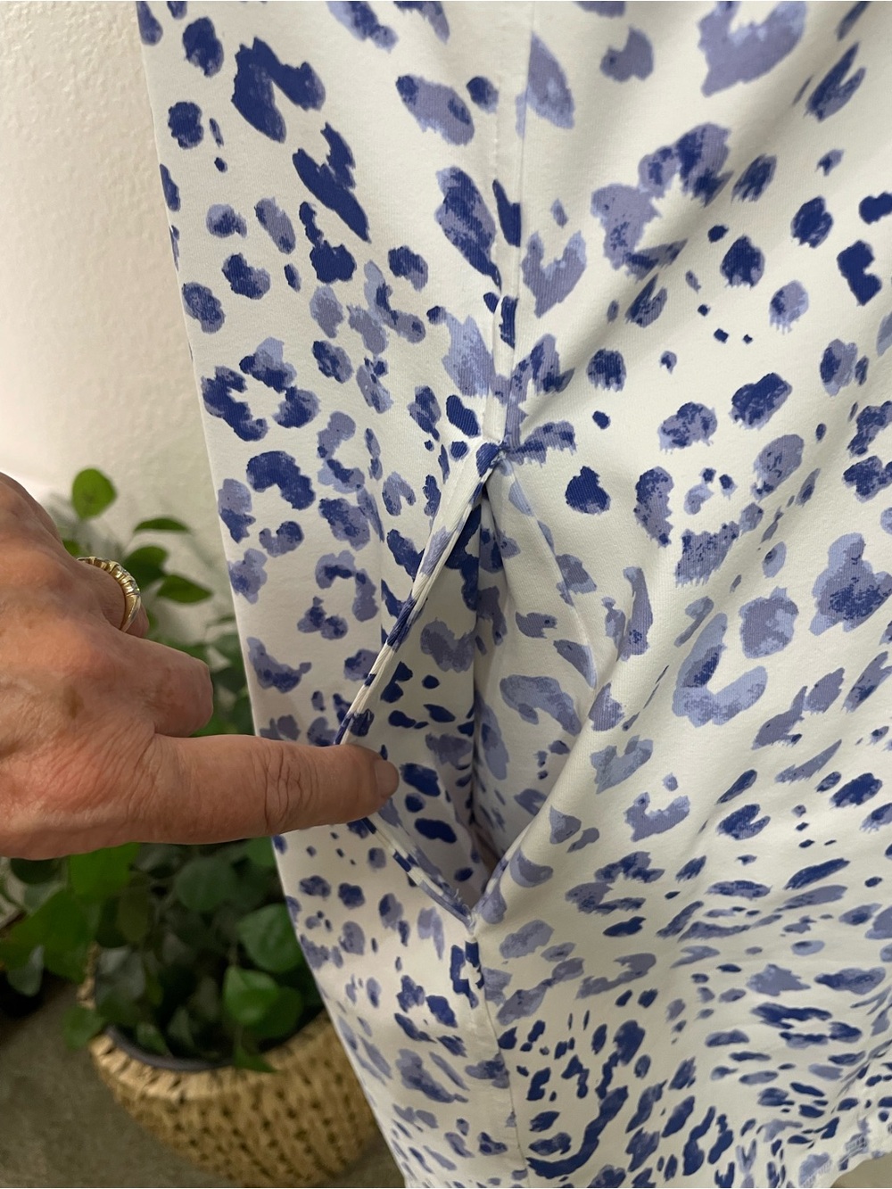 Tommy Bahama IslandZone Golf Dress Blue Leopard Print Stretch - Picture 4 of 10